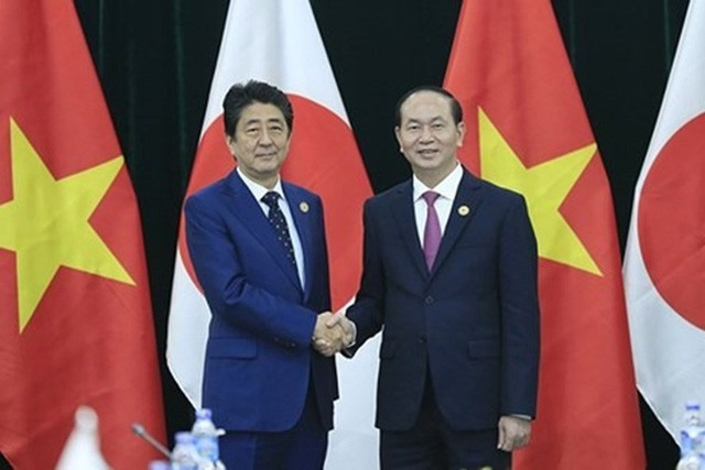 Thủ tướng Nhật Bản Shinzo Abe b&agrave;y tỏ: &ldquo;C&aacute; nh&acirc;n t&ocirc;i đ&atilde; c&oacute; vinh dự được gặp Ng&agrave;i Chủ tịch nước Trần Đại Quang 4 lần, trong đ&oacute;, t&ocirc;i đặc biệt muốn b&agrave;y tỏ l&ograve;ng k&iacute;nh trọng trước việc Ng&agrave;i Chủ tịch nước đ&atilde; chủ tr&igrave; th&agrave;nh c&ocirc;ng Hội nghị cấp cao APEC diễn ra v&agrave;o th&aacute;ng 11 năm 2017 tại Đ&agrave; Nẵng, nhất l&agrave; những đ&oacute;ng g&oacute;p to lớn trong việc k&yacute; kết Hiệp định TPP11 tại Hội nghị.&rdquo;