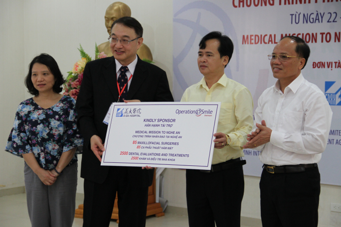 Th&ocirc;ng qua chương tr&igrave;nh sẽ c&oacute; hơn 100 trẻ được phẫu thuật miễn ph&iacute; để