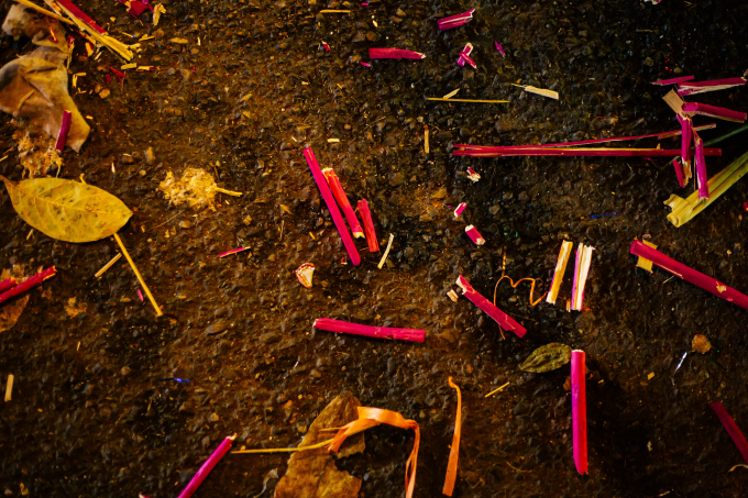 H&agrave; Nội: Biển r&aacute;c sau đ&ecirc;m Trung thu tr&ecirc;n phố cổ