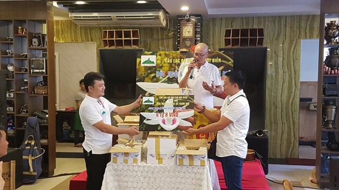 S&aacute;ng 25-9, CLB Hoa lan đột biến s&ocirc;ng H&agrave;n, TP&nbsp;Đ&agrave; Nẵng&nbsp;tổ chức buổi tiếp nhận lan Gi&atilde; hạc năm c&aacute;nh trắng độc đ&aacute;o từ thị x&atilde; La Gi, B&igrave;nh Thuận với gi&aacute; l&ecirc;n đến 6,8 tỉ đồng.