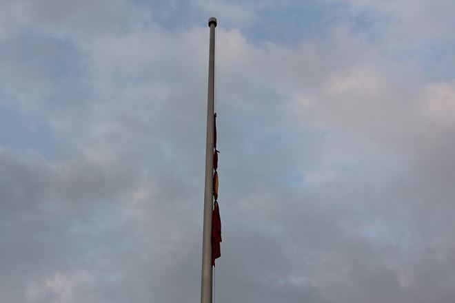 Trang trọng nghi thức treo cờ rủ tại Quảng trường Ba Đ&igrave;nh