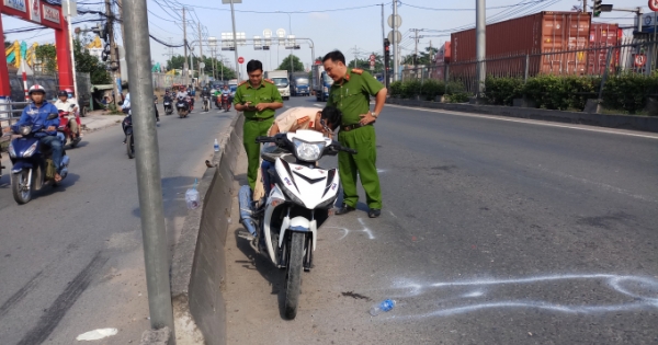 Chạy vào làn ô tô, hai anh em người dân tộc thiểu số bị xe đầu kéo cán nguy kịch