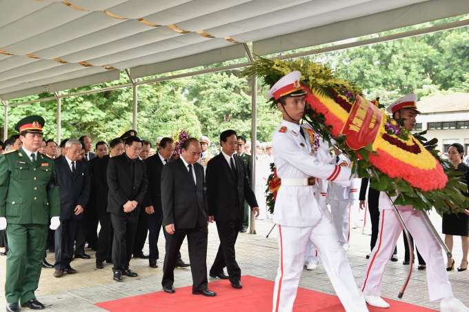 Nhiều đo&agrave;n kh&aacute;ch trong nước v&agrave; Quốc tế viếng Chủ tịch nước Trần Đại Quang