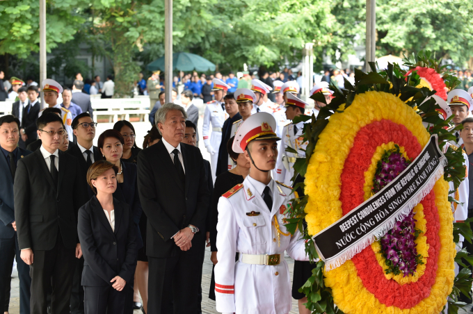 Nhiều đo&agrave;n kh&aacute;ch trong nước v&agrave; Quốc tế viếng Chủ tịch nước Trần Đại Quang