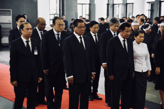 Nhiều đo&agrave;n kh&aacute;ch trong nước v&agrave; Quốc tế viếng Chủ tịch nước Trần Đại Quang