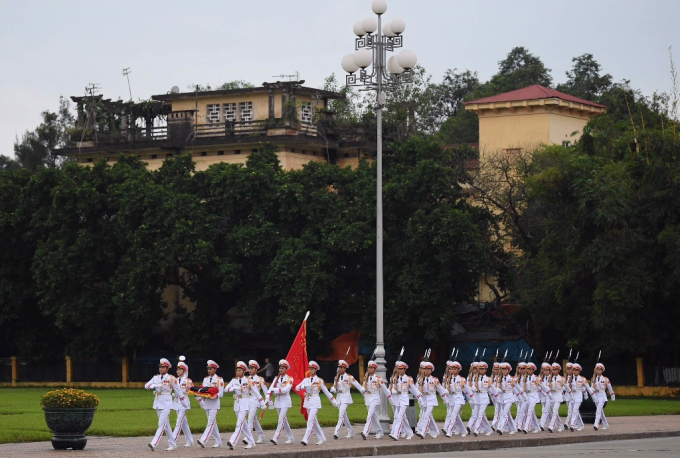 Nhiều đo&agrave;n kh&aacute;ch trong nước v&agrave; Quốc tế viếng Chủ tịch nước Trần Đại Quang