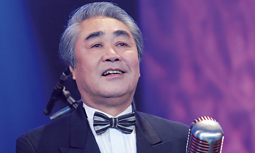 NSND Quang Thọ vẫn biểu diễn đều đặn ở tuổi gần 70.