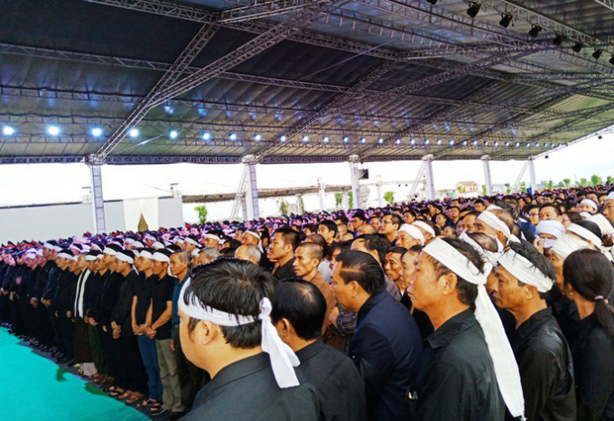 Người d&acirc;n qu&ecirc; nh&agrave; rơi lệ xem Lễ truy điệu Chủ tịch nước Trần Đại Quang