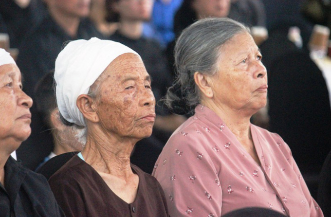 Người d&acirc;n qu&ecirc; nh&agrave; rơi lệ xem Lễ truy điệu Chủ tịch nước Trần Đại Quang