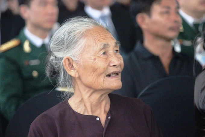 Người d&acirc;n qu&ecirc; nh&agrave; rơi lệ xem Lễ truy điệu Chủ tịch nước Trần Đại Quang