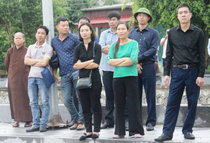 Người d&acirc;n qu&ecirc; nh&agrave; rơi lệ xem Lễ truy điệu Chủ tịch nước Trần Đại Quang