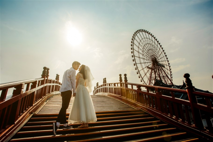 D&ugrave; b&igrave;nh minh hay ho&agrave;ng h&ocirc;n, d&ugrave; chụp từ bất cứ g&oacute;c n&agrave;o tr&ecirc;n c&acirc;y cầu &ldquo;cứ đứng v&agrave;o l&agrave; đẹp&rdquo; n&agrave;y, bạn cũng sẽ được nhận lại những tấm h&igrave;nh khiến bạn b&egrave; ph&aacute;t hờn v&agrave; kh&ocirc;ng thể kh&ocirc;ng nhấn n&uacute;t &ldquo;like&rdquo;.&nbsp;