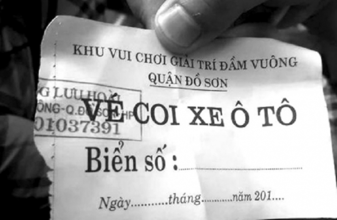 V&eacute; tr&ocirc;ng xe xem chọi tr&acirc;u kh&ocirc;ng ghi ng&agrave;y th&aacute;ng, kh&ocirc;ng ni&ecirc;m yết gi&aacute;.