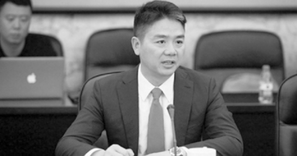 Nghi án tỷ phú "gài bẫy tình dục" qua lời tố cáo nạn nhân