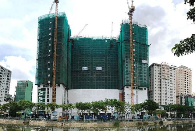 Hi&ecirc;̣p h&ocirc;̣i B&acirc;́t đ&ocirc;̣ng sản TPHCM cho rằng vi&ecirc;̣c c&aacute;c tổ chức t&iacute;n dụng, chi nh&aacute;nh ng&acirc;n h&agrave;ng nước ngo&agrave;i được sử dụng tối đa 40% nguồn vốn ngắn hạn để cho vay trung hạn v&agrave; d&agrave;i hạn là chưa c&acirc;̀n thi&ecirc;́t.