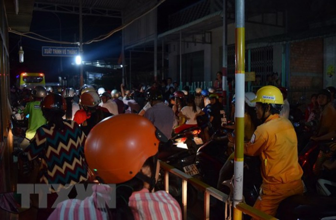 Cảnh &ugrave;n tắc k&eacute;o d&agrave;i tr&ecirc;n cầu S&ocirc;ng C&aacute;i Nhỏ, nơi đặt trạm thu ph&iacute; BOT. (Ảnh: Chương Đ&agrave;i/TTXVN)