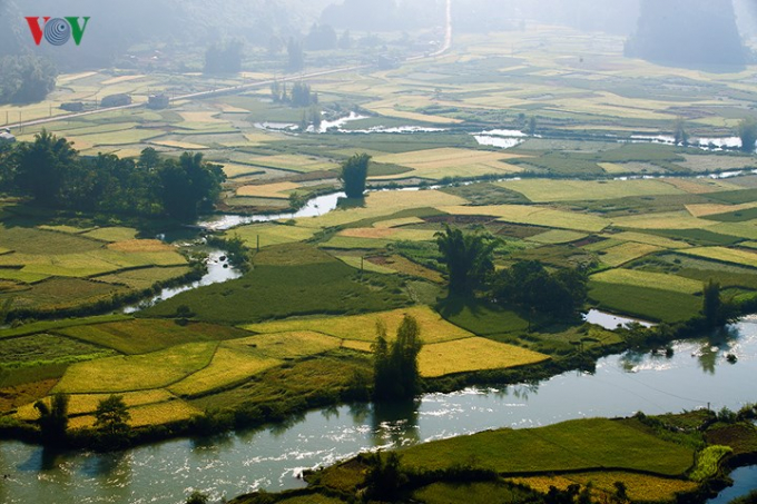 D&ograve;ng Qu&acirc;y Sơn chảy qua đ&acirc;y đổ về th&aacute;c Bản Giốc h&ugrave;ng vĩ.