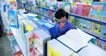 Sách giáo khoa: Tại sao lỗ 40 tỉ vẫn chiết khấu 250 tỉ?