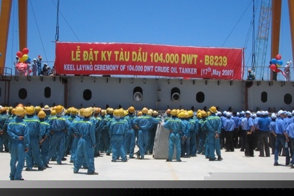 Nhà máy đóng tàu Dung Quất từng là niềm tự hào của Vinashin.