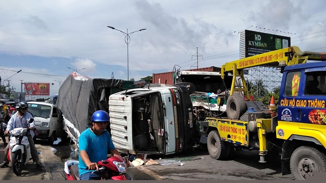 Về số lượng, mức độ c&aacute;c vụ TNGT so với c&ugrave;ng kỳ năm ngo&aacute;i, năm nay giảm 7 vụ nhưng tăng 9 người chết, tăng 3 người bị thương.