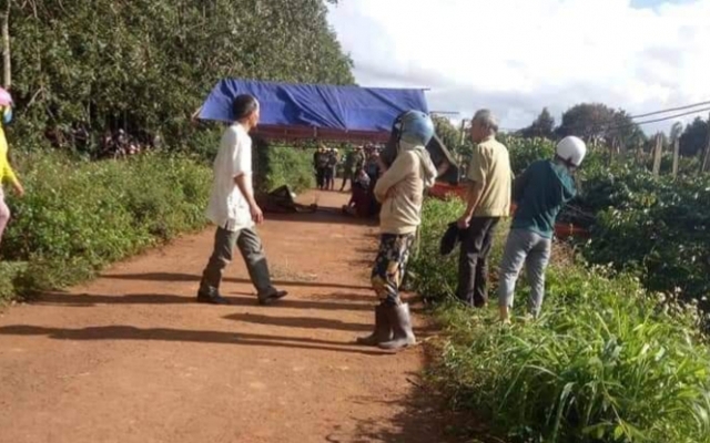 Dùng cốc đánh chết người trong lúc đi tìm vợ