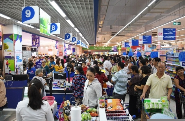 Ngày đầu nghỉ lễ 2/9: Siêu thị đông ngẹt, thực phẩm nhảy giá