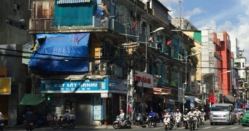 Khẩn cấp di dời người dân ra khỏi chung cư sắp sập