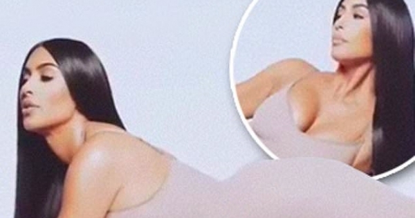 Mặc nội y màu nude bó sát, Kim Kardashian khoe đường cong 