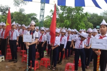 Băng đại ngàn vận động học sinh đến trường