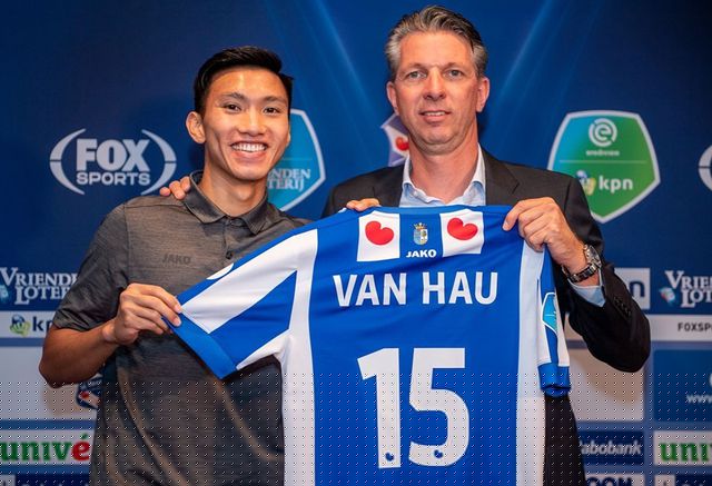 Văn Hậu khoác số áo 15 ở CLB SC Heerenveen.