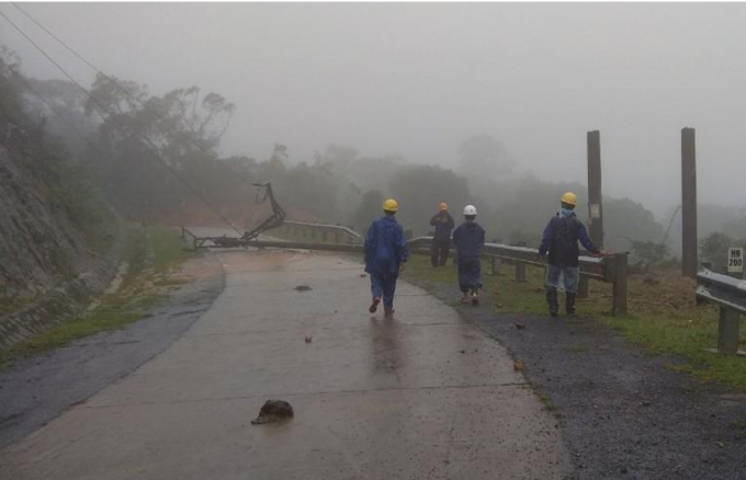 Nhiều khu vực tại Khe Sanh, tỉnh Quảng Trị bị chia cắt, cô lập.