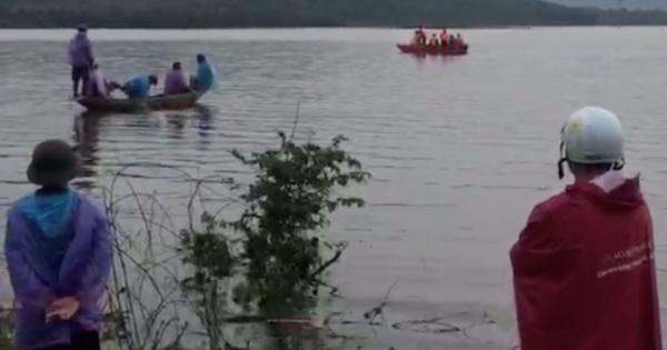 Lật thuyền lúc đi thả lưới đánh cá, 2 người tử vong