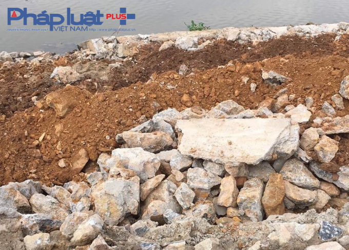 Hình ảnh sạt lở tại bờ kè sông Lương.