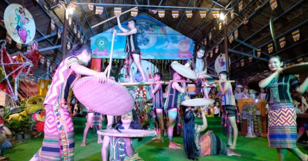 1300 phần quà Trung thu tới trẻ em đồng bào dân tộc S"tiêng tại Bù Đăng