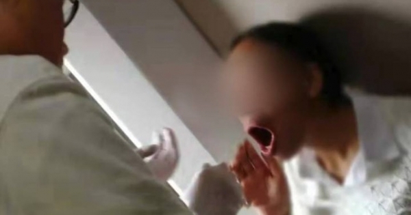 Cười sái quai hàm là có thật