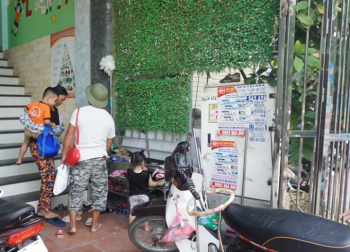 Vụ cháu bé nhập viện cấp cứu do bị bỏ quên trên xe đưa đón: Nhiều phụ huynh bất ngờ về sự việc