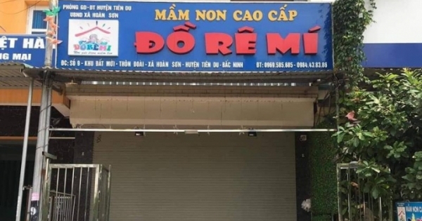 Cháu bé 3 tuổi đã bị bỏ quên trên xe như thế nào?