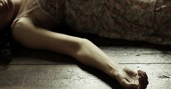 Thấy vợ ăn cơm họ hàng rồi bỏ về ngoại, chồng cầm dao đâm vợ và hành hung mẹ vợ