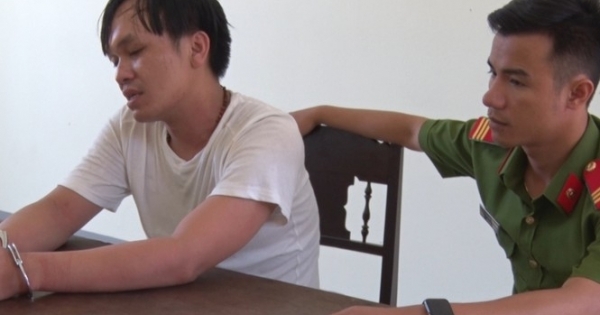 Tài xế cho xe khách lao vào cảnh sát giao thông rồi tẩu thoát