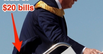 Nắm tiền trong túi quần Tổng thống Trump
