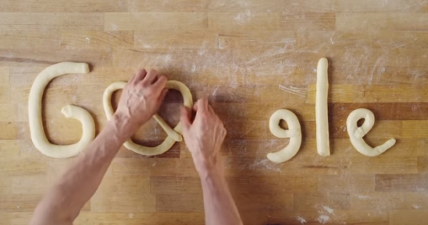 Pretzel là gì mà Google vinh danh bánh này trên trang chủ?