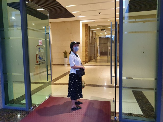 M&ugrave;i h&ocirc;i thối bốc l&ecirc;n tận sảnh tầng 1 của CT1