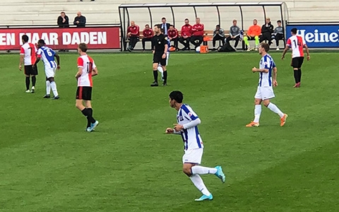 Lần đầu đá chính, Đoàn Văn Hậu giúp đội Heerenveen giành 1 điểm trên sân Feyenoord