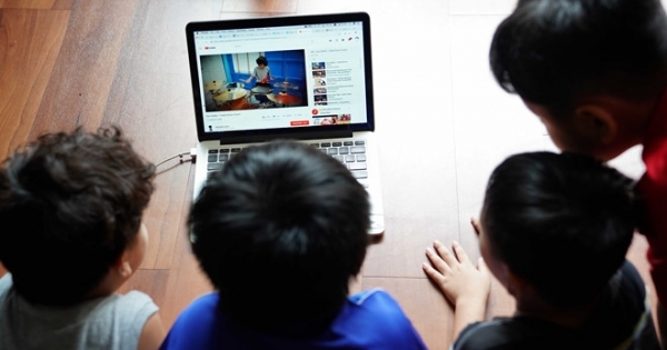 Lo ngại các kênh mạng ảnh hưởng xấu tới trẻ em