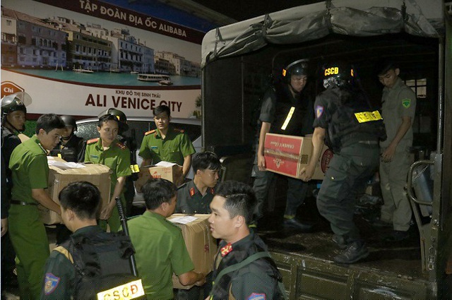 Công an thu giữ tài liệu, tang vật tại trụ sở Công ty cổ phần địa ốc Alibaba