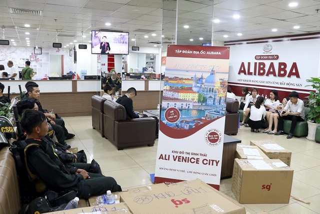 Dự án khu đô thị sinh thái Ali Venice City (tỉnh Bình Thuận) là một trong những dự án không có thật của Công ty cổ phần địa ốc Alibaba lập ra để lừa khách hàngCông an thu giữ tài liệu, tang vật tại trụ sở Công ty cổ phần địa ốc Alibaba