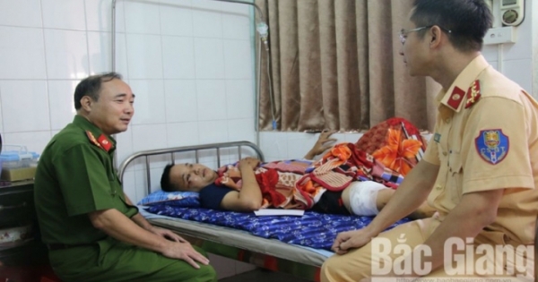 Nam sinh tông thẳng vào CSGT khi bị yêu cầu dừng xe