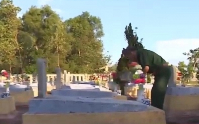 Người thương binh t&igrave;nh nguyện ở lại b&ecirc;n đồng đội