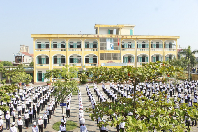 Năm học 2015 - 2016, trường được UBND tỉnh công nhận lại trường chuẩn Quốc gia.