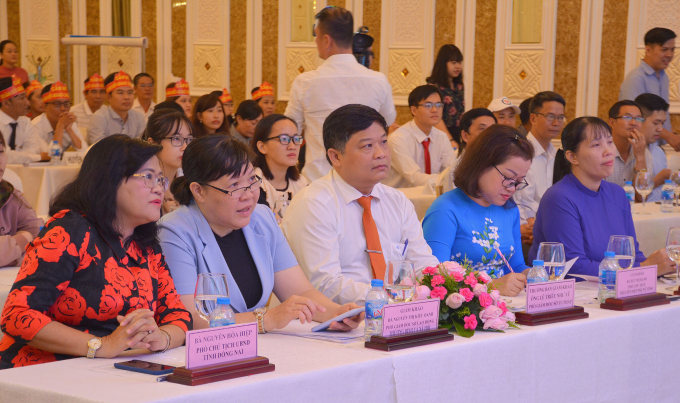 47B16F94-7B52-488C-8F41-B1E2D4AEE84A.